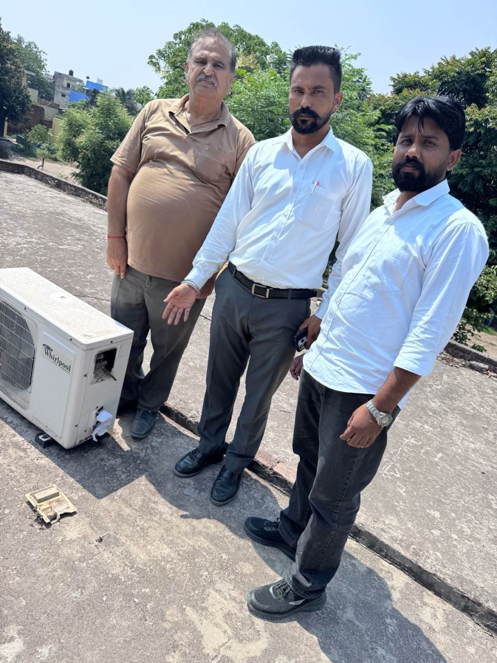 Sad shopkeepers in Garhshankar and the sleeping govt Fear of thieves in Garhshankar shopkeepers are awake  When will the government and police wake up  Jasvir Singh Purkhowal